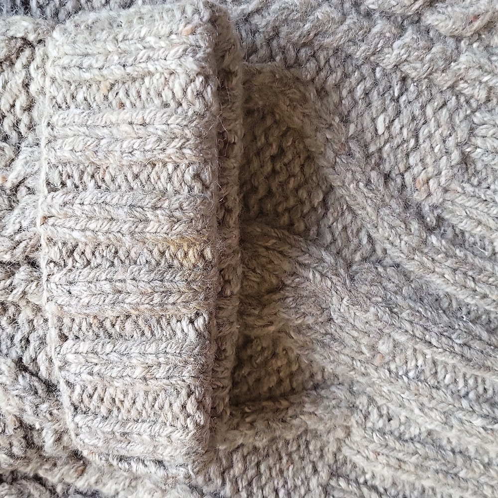 Tommy Hilfiger Large Beige Cable Knit Crewneck Sweater - Picture 4 of 4